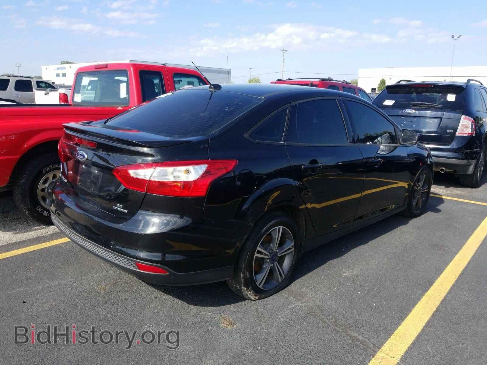 2014 Ford Focus - VIN: 1FADP3F22EL275629 - Фото 2