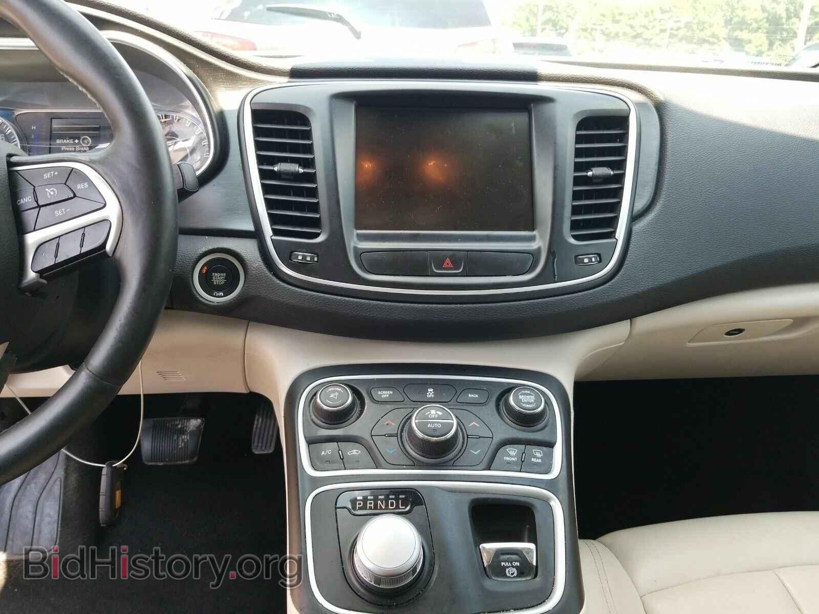 2017 Chrysler 200 - VIN: 1C3CCCAB8HN504319 - Фото 4