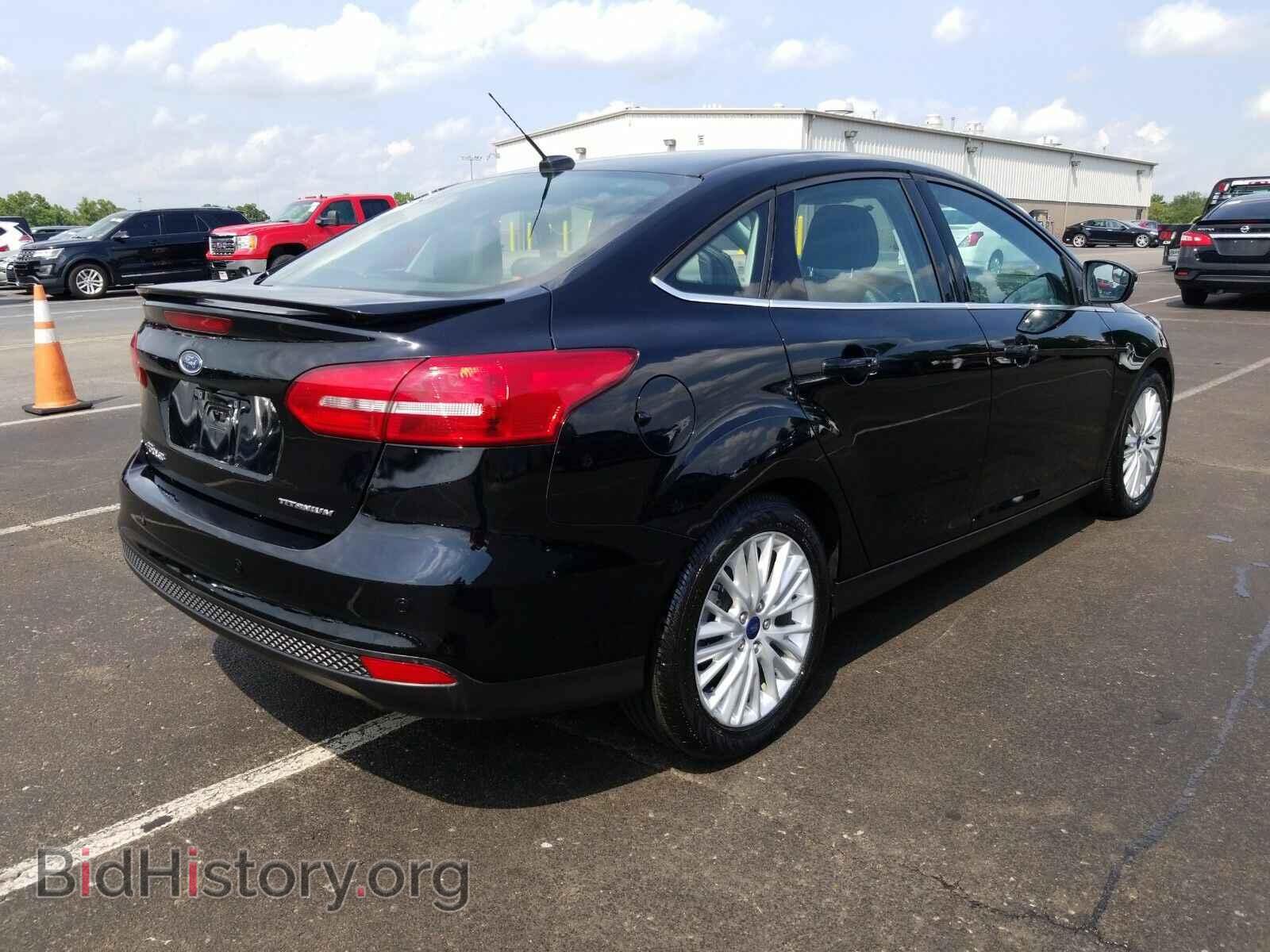 2018 Ford Focus - VIN: 1FADP3J21JL294478 - Фото 2