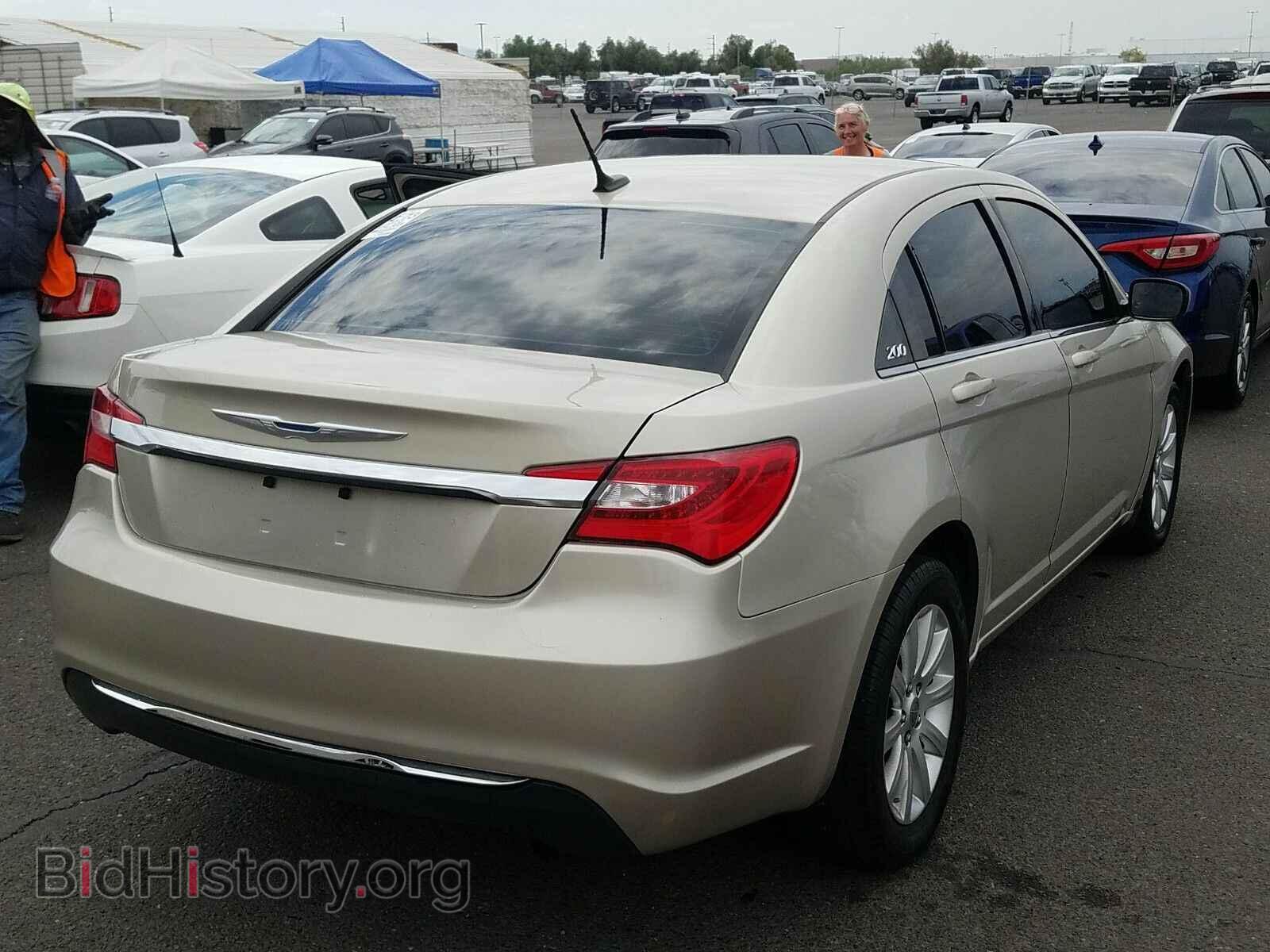 2013 Chrysler 200 - VIN: 1C3CCBBB4DN633323 - Photo 2