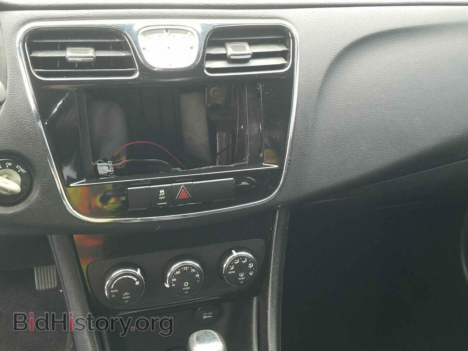 2013 Chrysler 200 - VIN: 1C3CCBBB4DN633323 - Photo 4