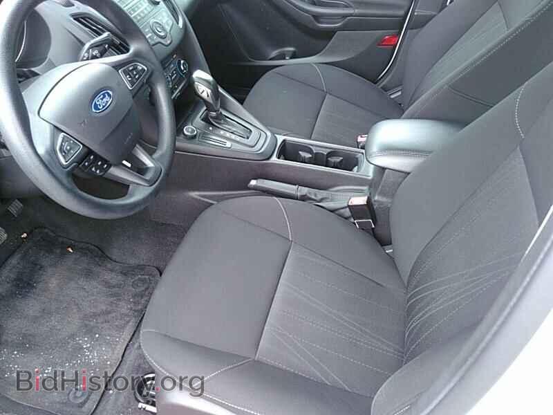 2016 Ford Focus - VIN: 1FADP3F23GL320354 - Photo 3