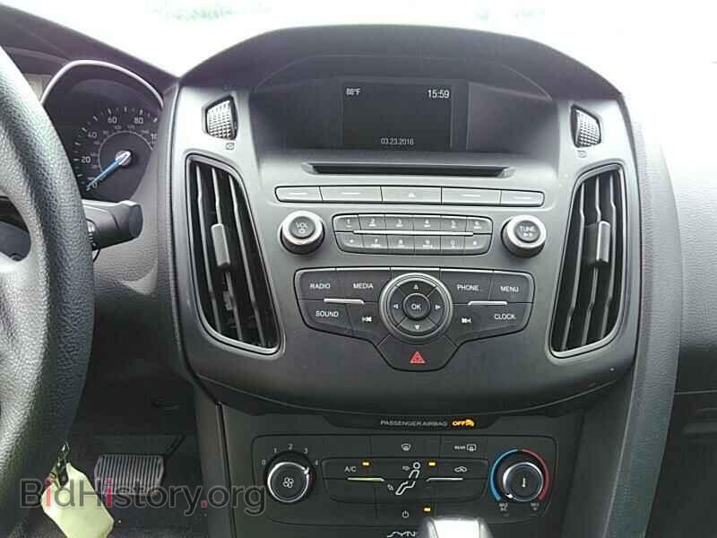 2016 Ford Focus - VIN: 1FADP3F23GL320354 - Photo 4