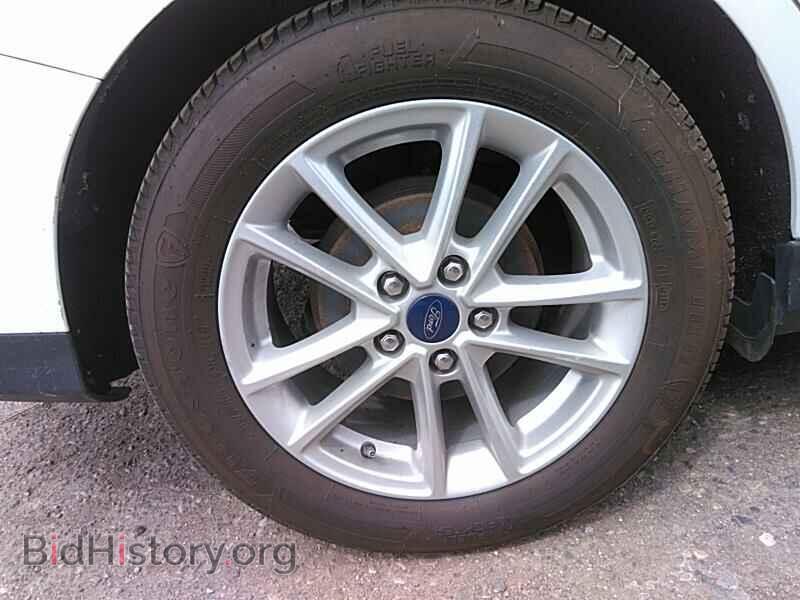 2016 Ford Focus - VIN: 1FADP3F23GL320354 - Photo 8
