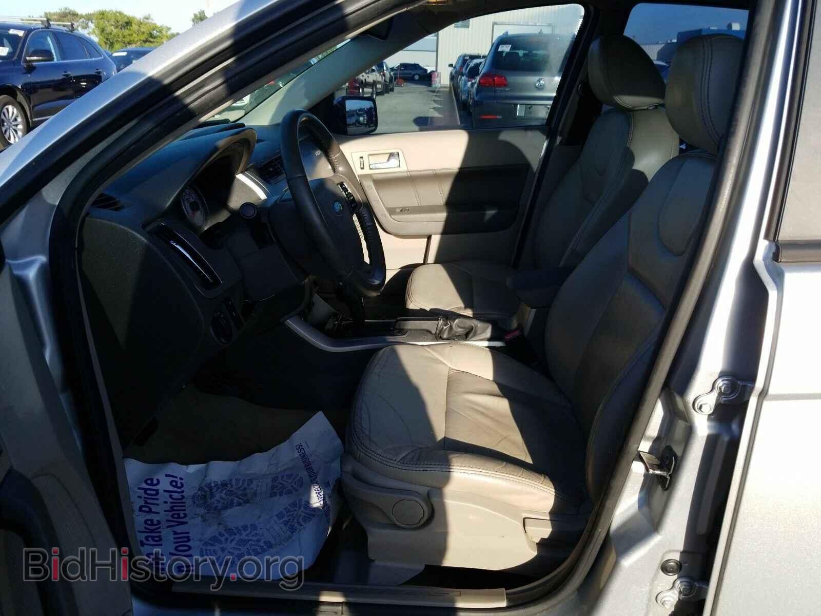 2009 Ford Focus - VIN: 1FAHP37N19W259680 - Photo 3