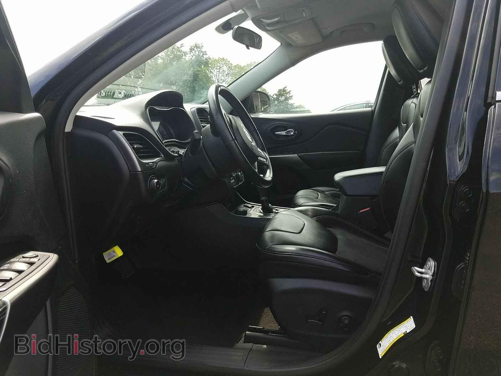 2019 Jeep Cherokee - VIN: 1C4PJMLB1KD273623 - Photo 3