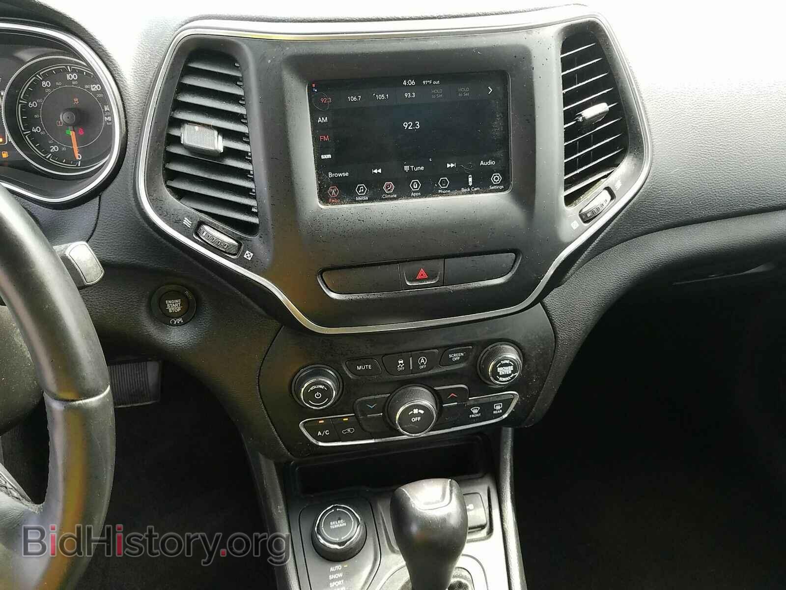 2019 Jeep Cherokee - VIN: 1C4PJMLB1KD273623 - Photo 4