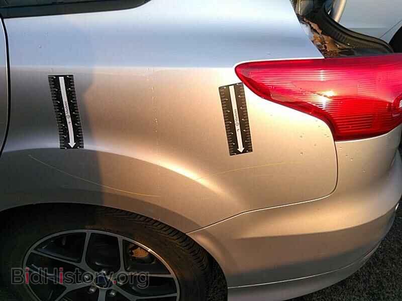 2016 Ford Focus - VIN: 1FADP3F2XGL223667 - Photo 12