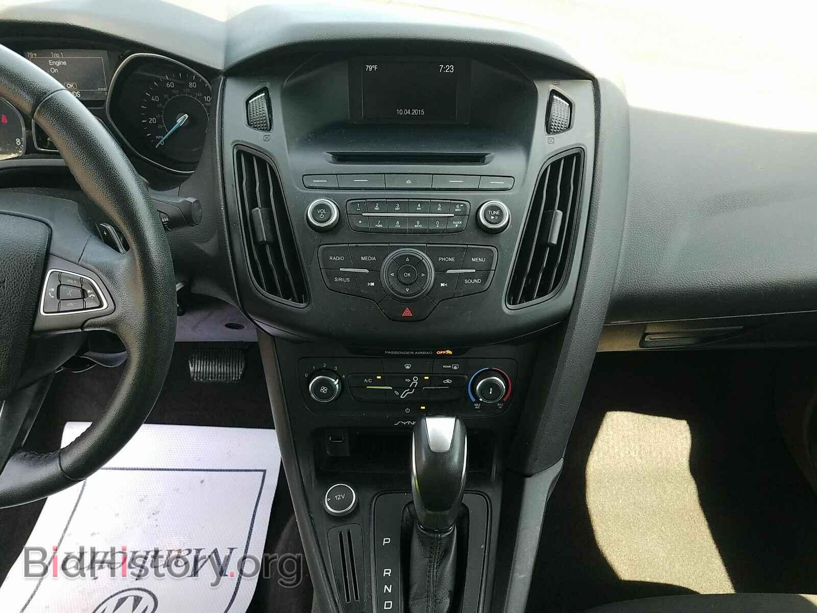 2016 Ford Focus - VIN: 1FADP3F2XGL223667 - Photo 4