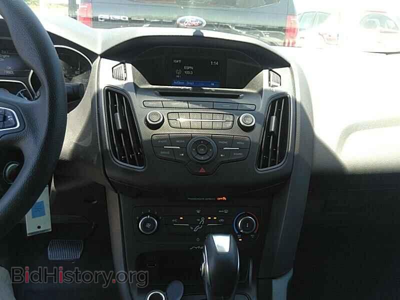 2016 Ford Focus - VIN: 1FADP3F28GL252634 - Photo 4