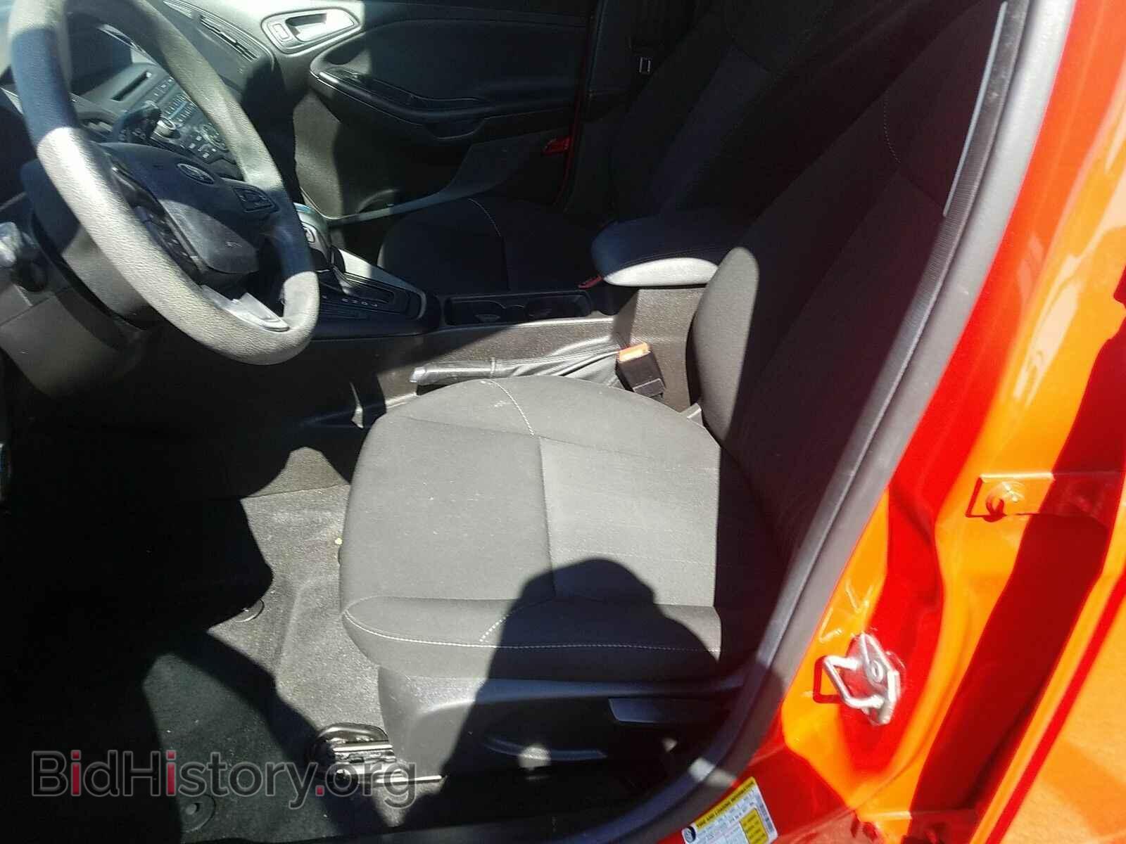 2016 Ford Focus - VIN: 1FADP3K24GL378947 - Photo 3