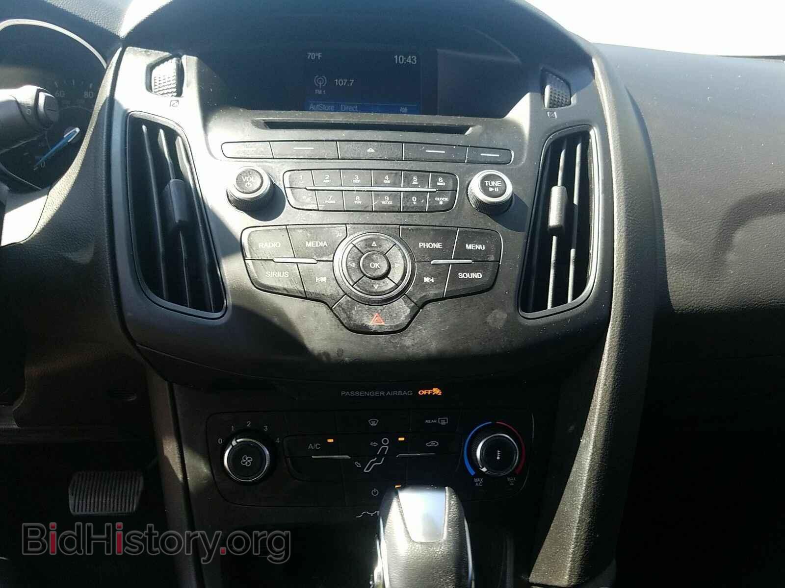 2016 Ford Focus - VIN: 1FADP3K24GL378947 - Photo 4
