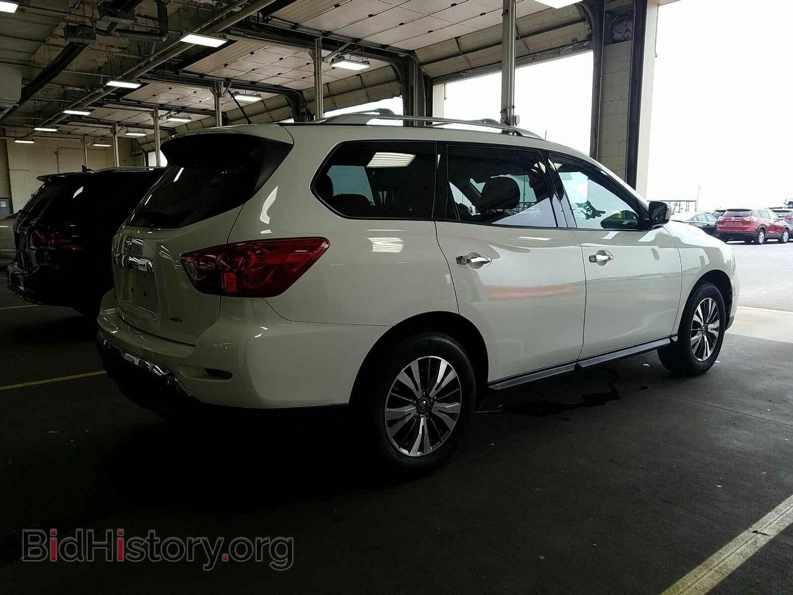 2017 Nissan Pathfinder - VIN: 5N1DR2MM6HC620342 - Фото 2