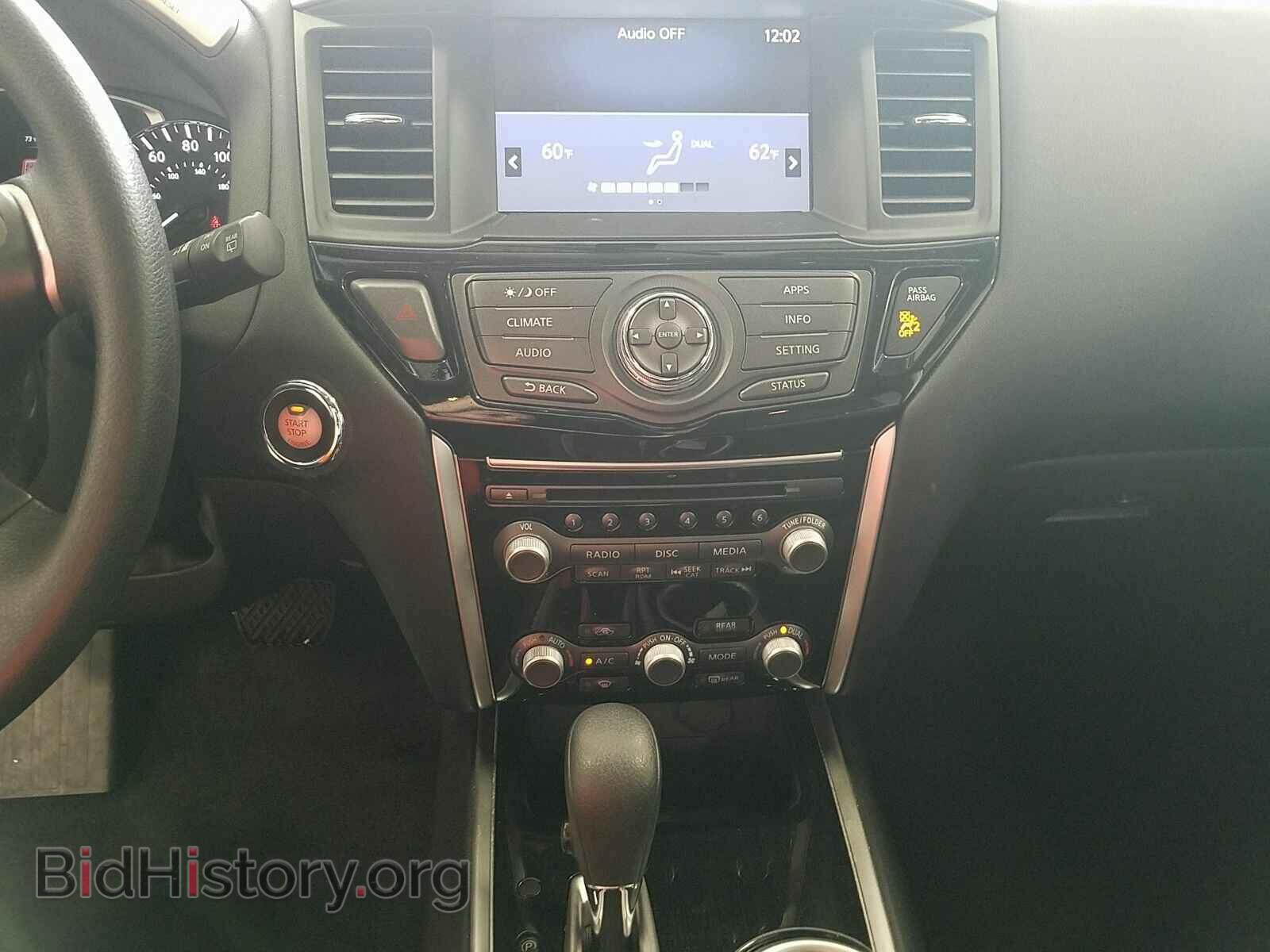 2017 Nissan Pathfinder - VIN: 5N1DR2MM6HC620342 - Фото 4