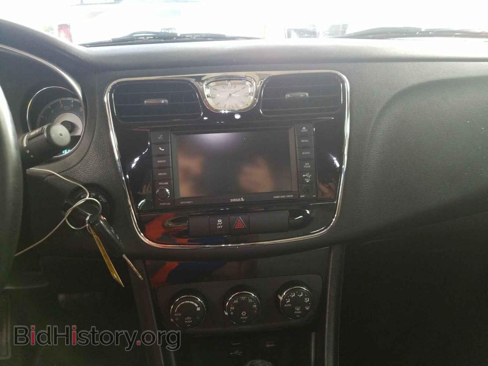 2013 Chrysler 200 - VIN: 1C3CCBBBXDN660624 - Фото 4