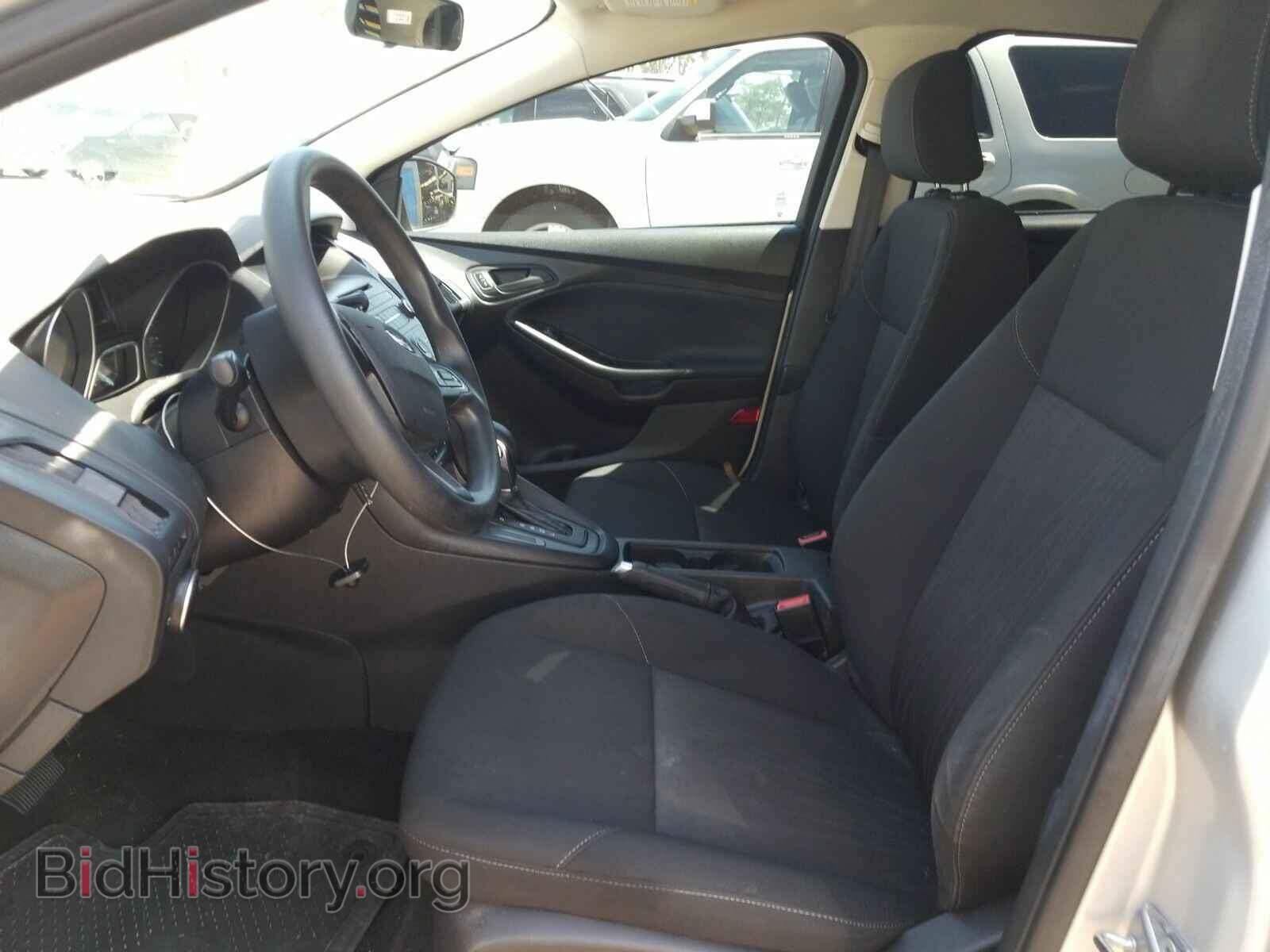 2016 Ford Focus - VIN: 1FADP3E20GL221492 - Photo 3