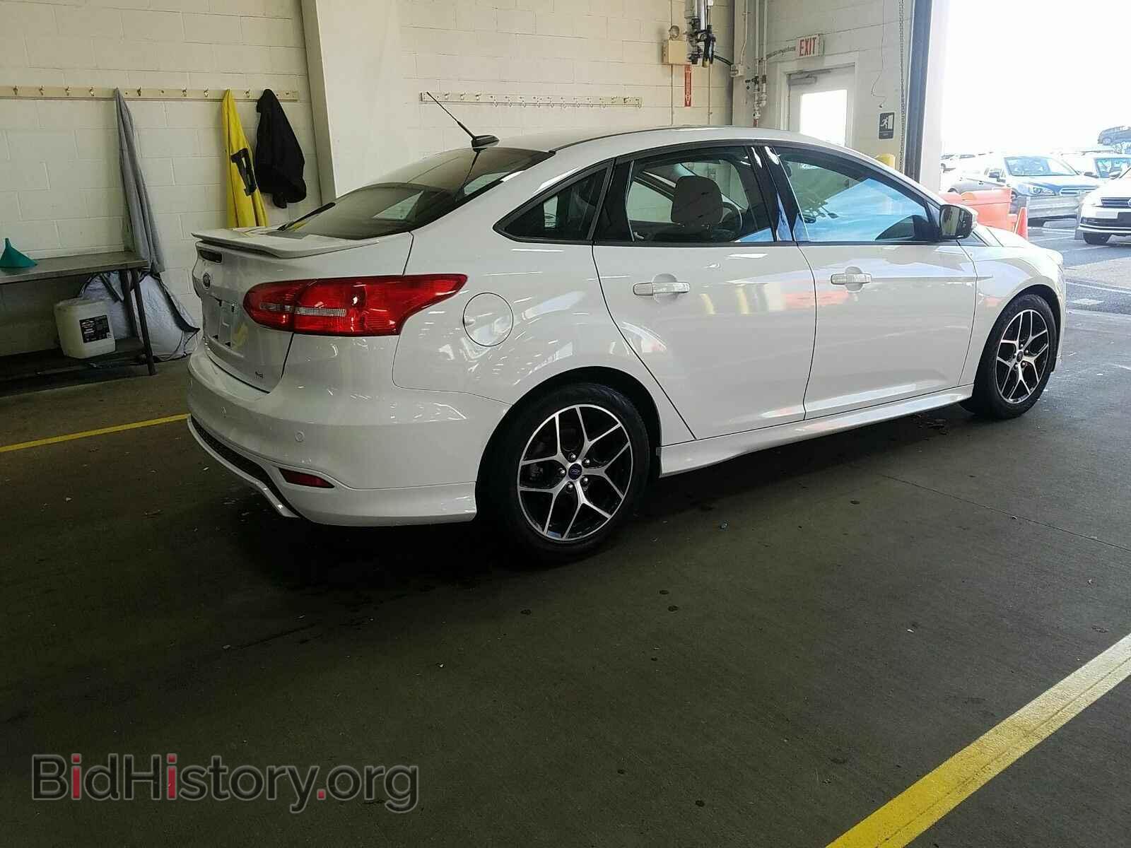 2016 Ford Focus - VIN: 1FADP3F2XGL206920 - Фото 2