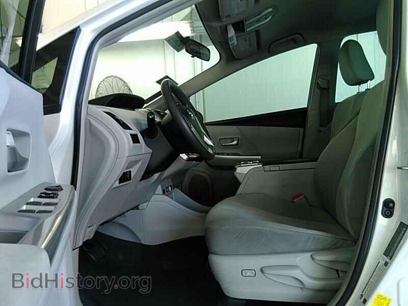 2014 Toyota Prius v - VIN: JTDZN3EU4EJ006830 - Фото 3