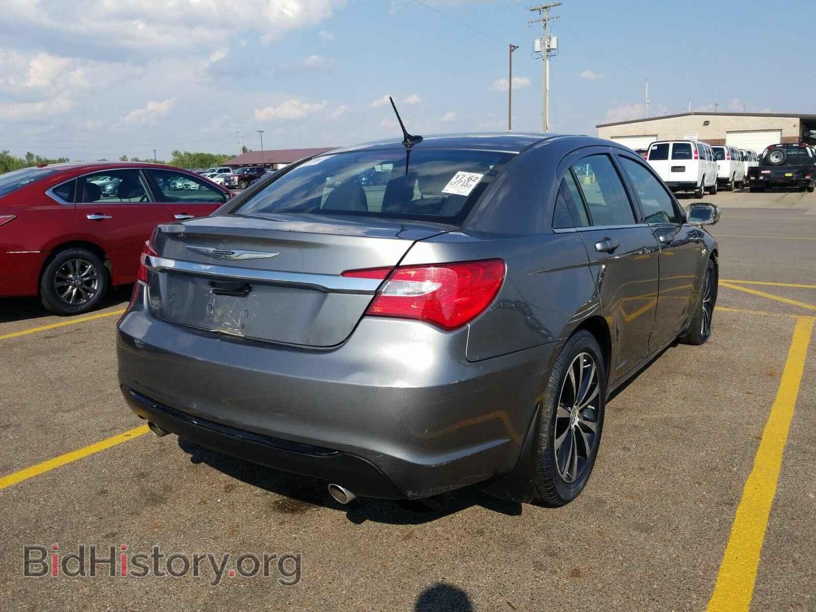 2013 Chrysler 200 - VIN: 1C3CCBBG3DN744523 - Фото 2