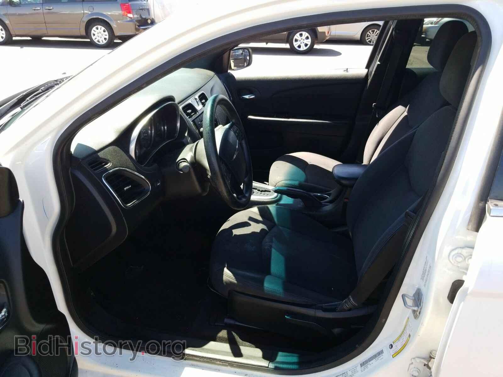 2013 Chrysler 200 - VIN: 1C3CCBAB9DN687010 - Фото 3