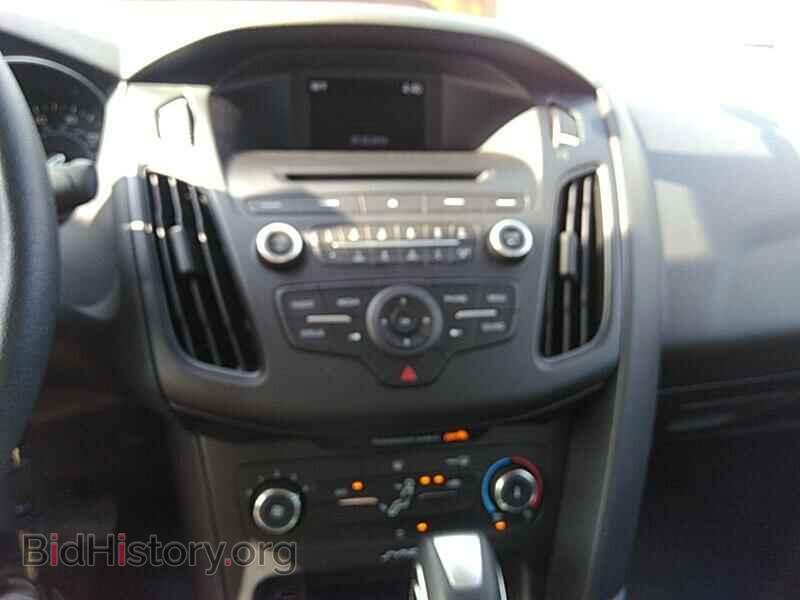 2016 Ford Focus - VIN: 1FADP3F29GL371728 - Photo 4