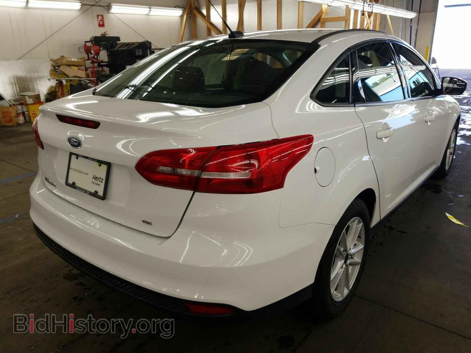 2017 Ford Focus - VIN: 1FADP3F22HL285663 - Фото 2