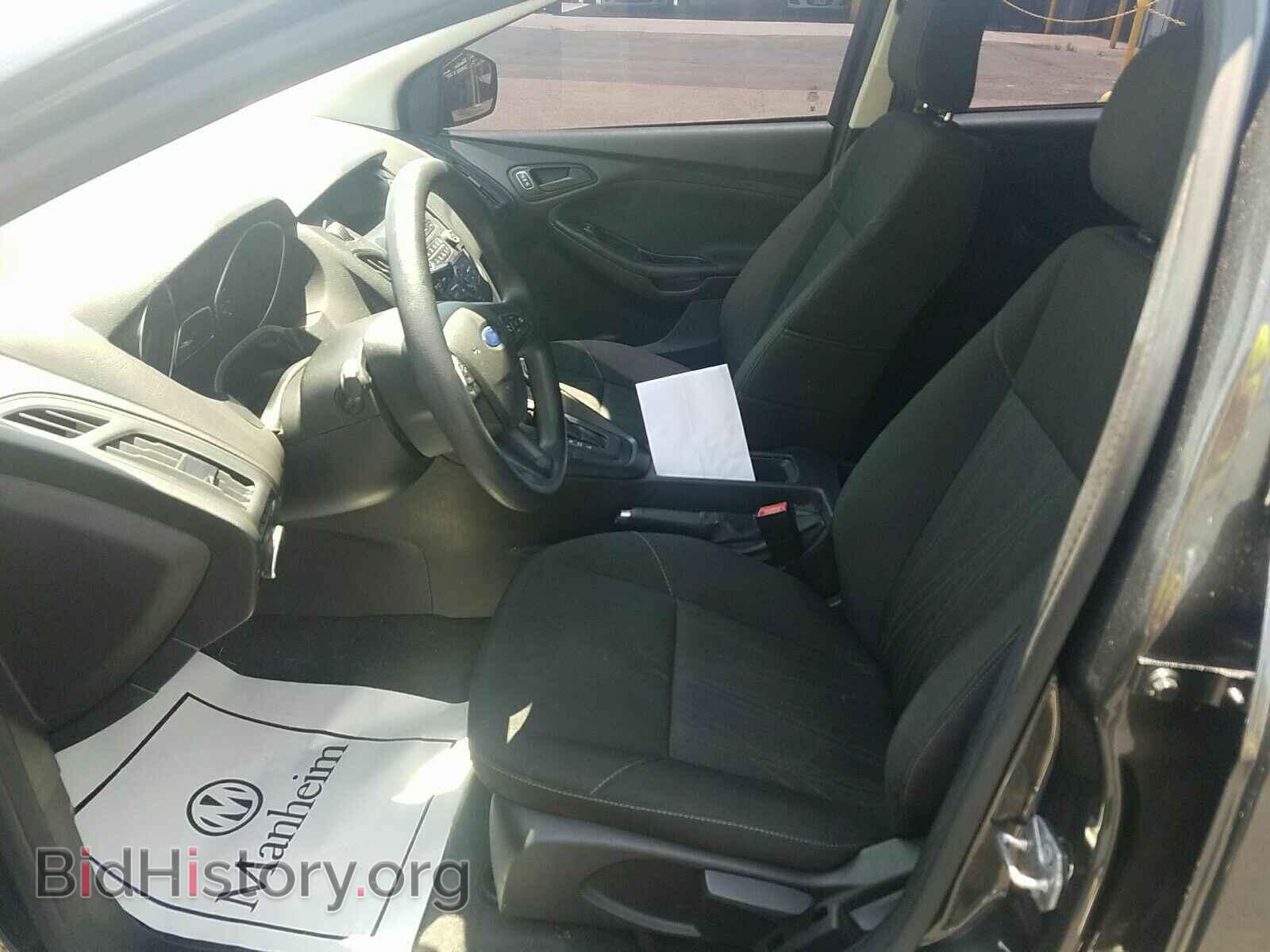 2018 Ford Focus - VIN: 1FADP3E24JL269066 - Фото 3