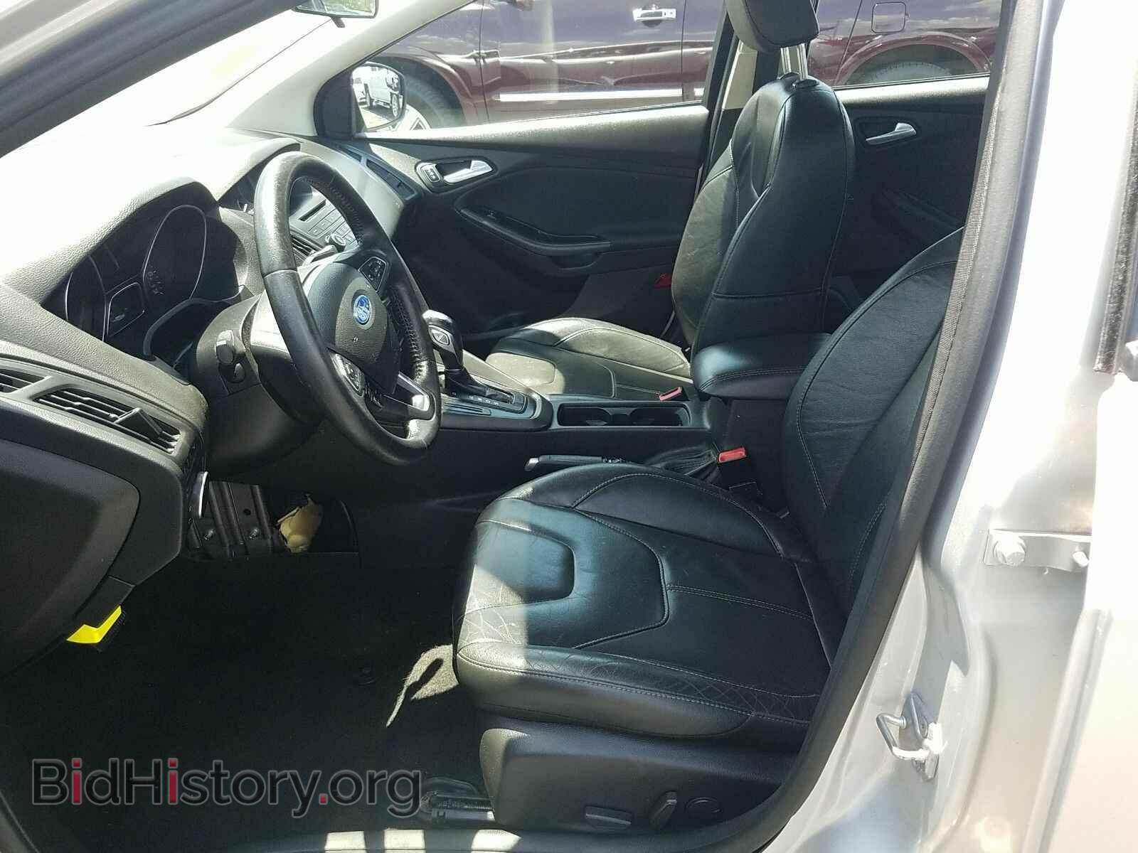 2016 Ford Focus - VIN: 1FADP3F28GL330023 - Photo 3