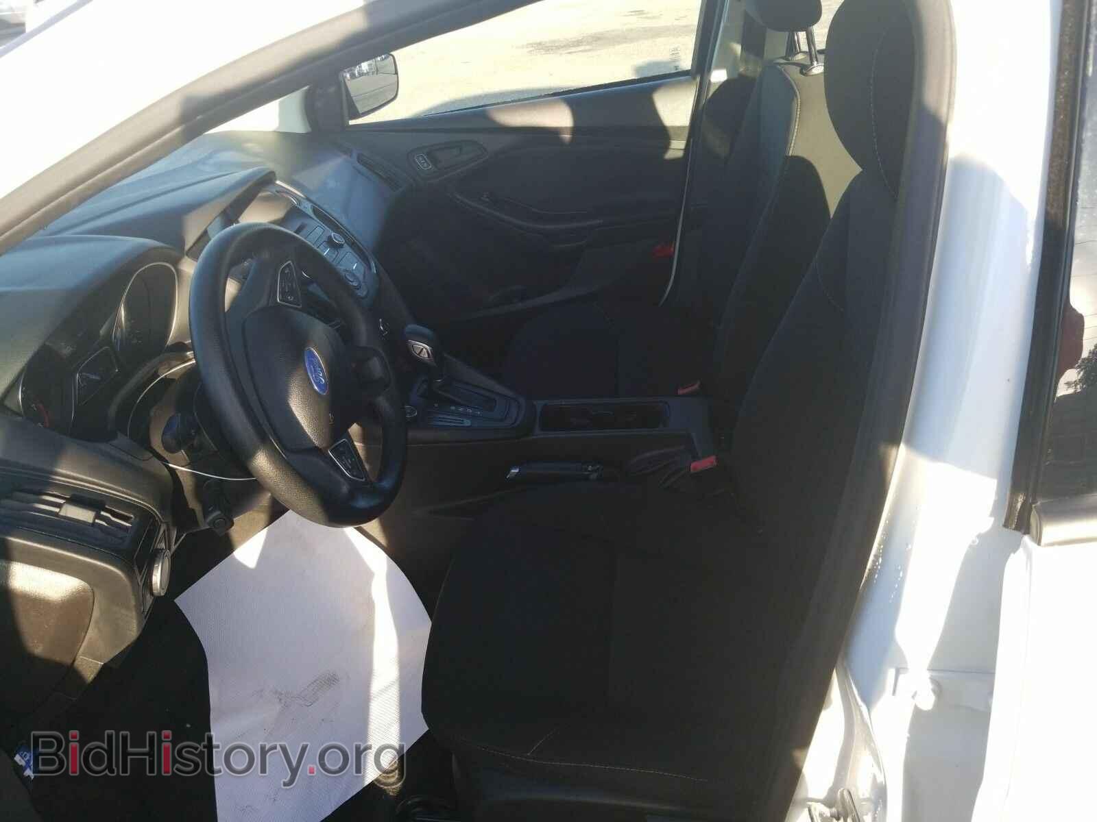 2016 Ford Focus - VIN: 1FADP3E21GL365181 - Фото 3