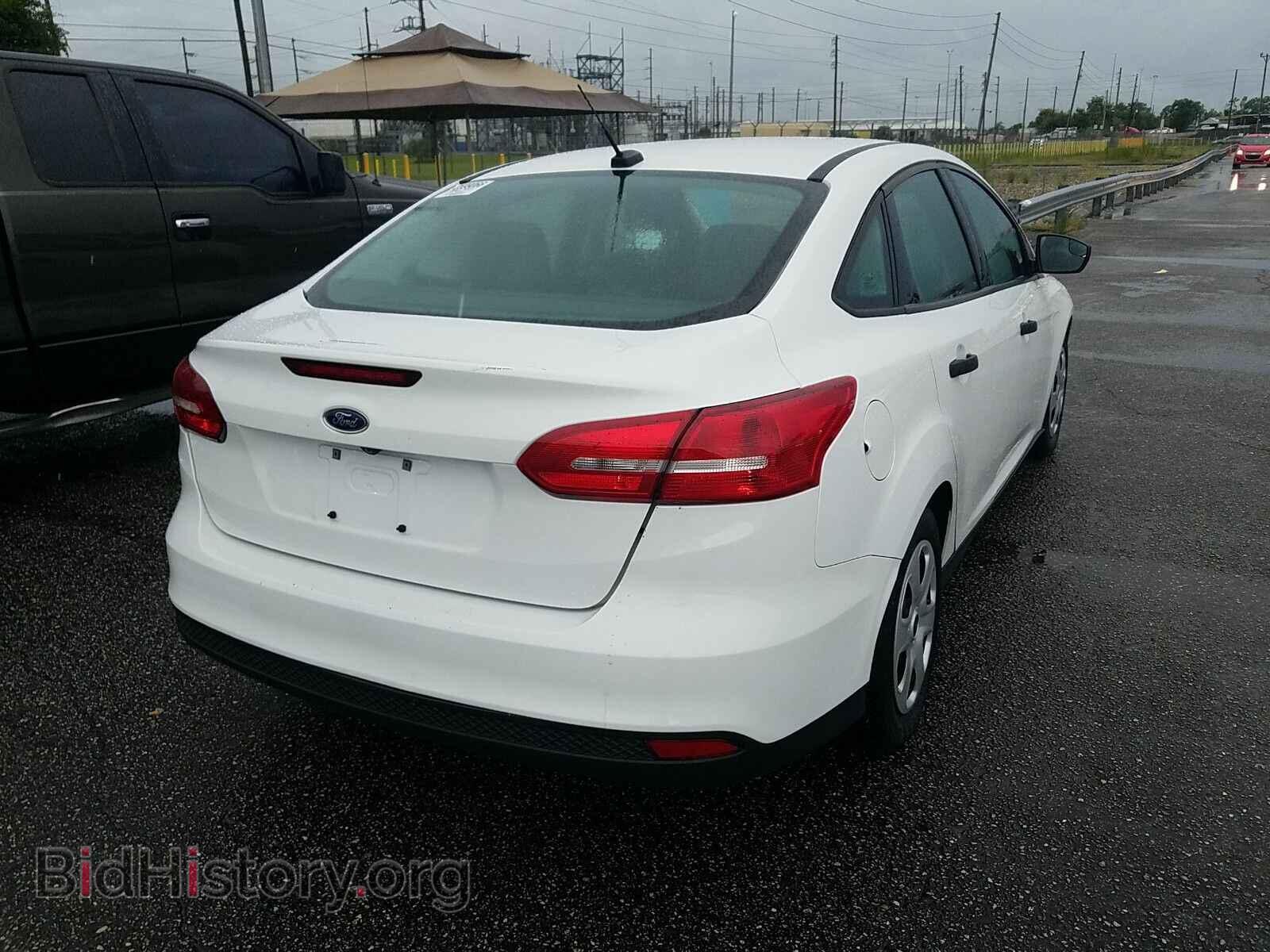 2016 Ford Focus - VIN: 1FADP3E22GL325630 - Photo 2