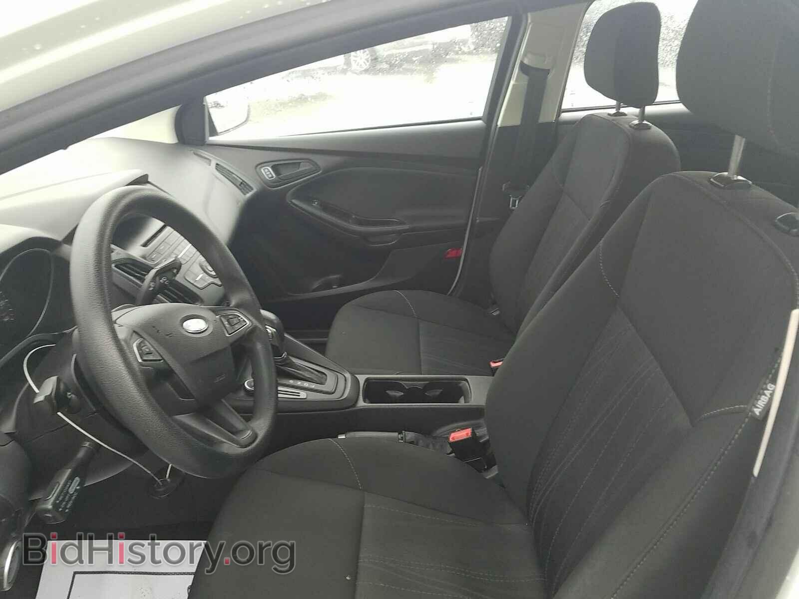 2016 Ford Focus - VIN: 1FADP3E22GL325630 - Photo 3