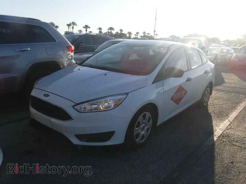 2016 Ford Focus - VIN: 1FADP3E22GL325630 - Photo 9