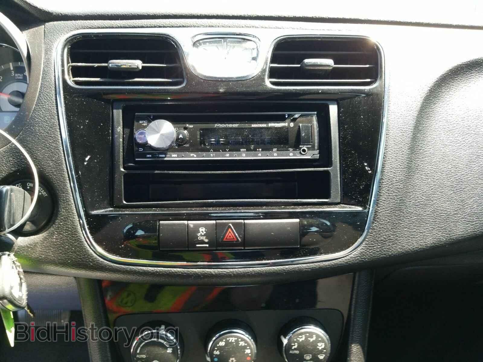 2013 Chrysler 200 - VIN: 1C3CCBBB1DN732679 - Photo 4
