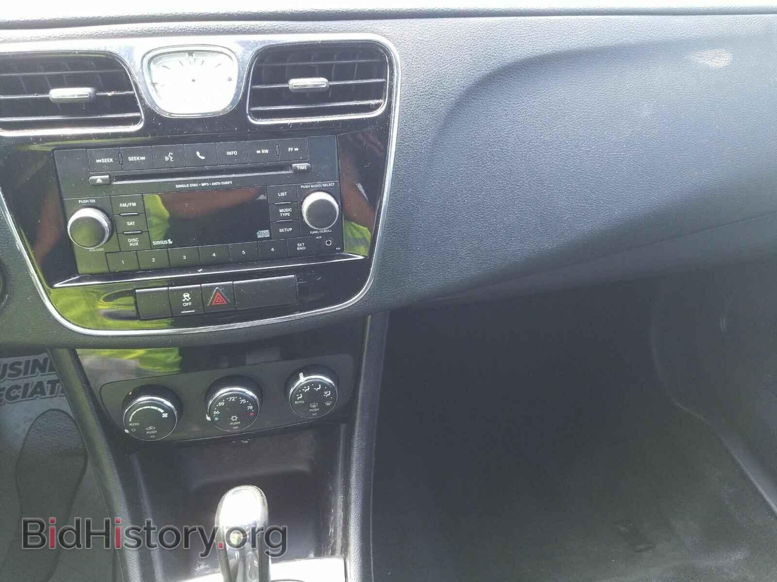 2012 Chrysler 200 - VIN: 1C3CCBBBXCN241672 - Фото 4