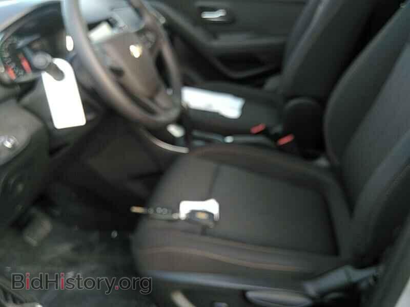 2019 Chevrolet Trax - VIN: 3GNCJLSB3KL339908 - Фото 3