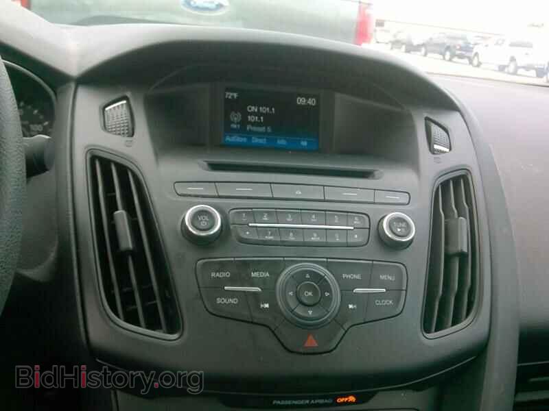 2016 Ford Focus - VIN: 1FADP3F28GL281356 - Photo 4