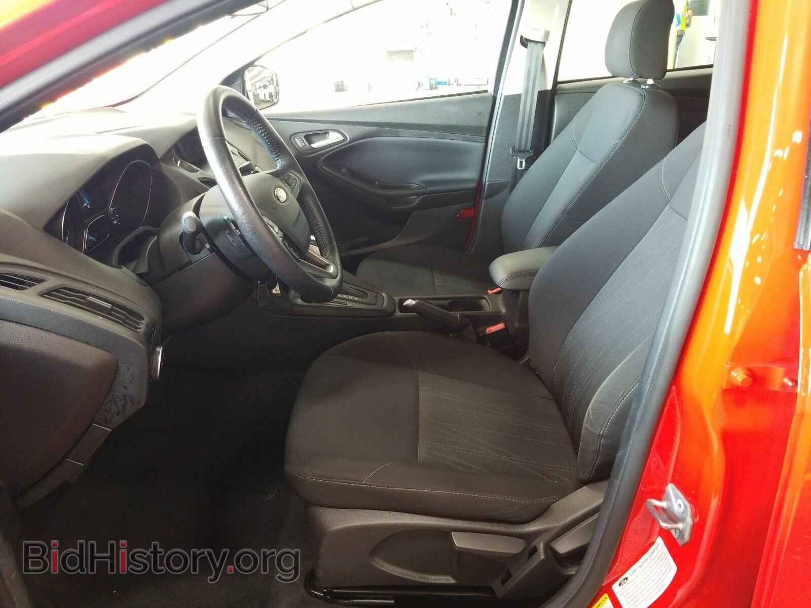 2016 Ford Focus - VIN: 1FADP3K28GL384928 - Photo 3