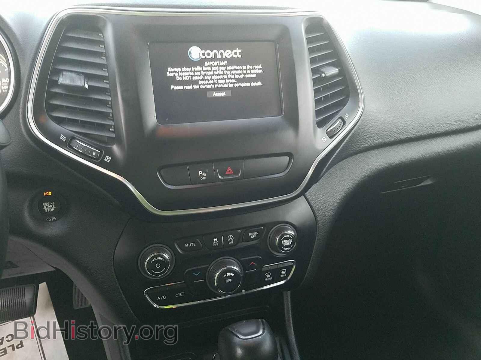 2019 Jeep Cherokee - VIN: 1C4PJLLB1KD302905 - Фото 4