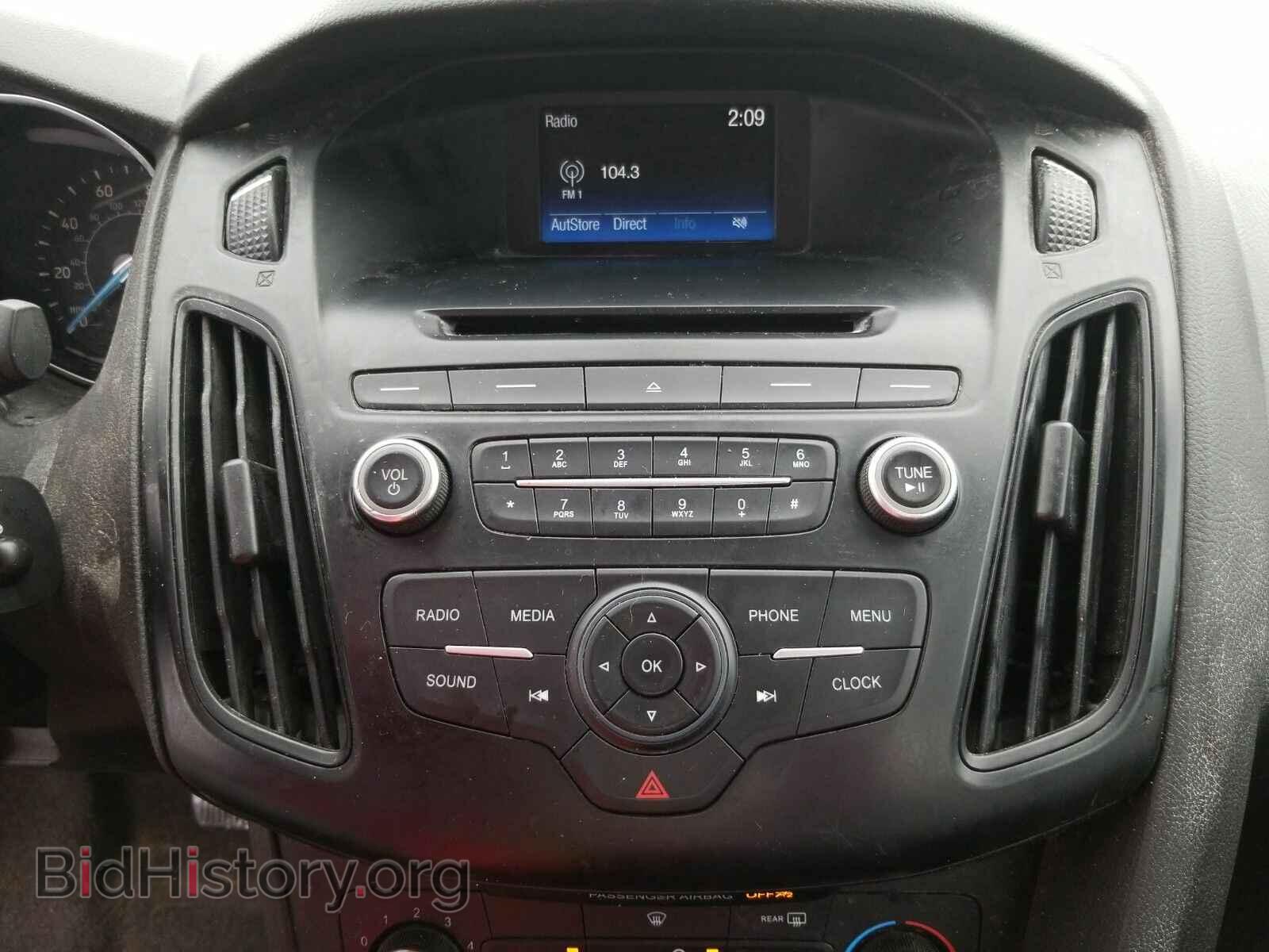 2017 Ford Focus - VIN: 1FADP3E24HL251791 - Фото 4