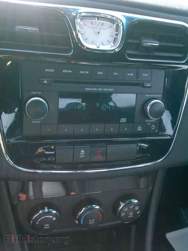 2013 Chrysler 200 - VIN: 1C3CCBAB8DN669744 - Фото 4