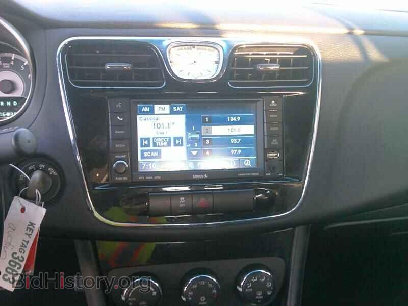 2011 Chrysler 200 - VIN: 1C3BC1FB2BN583972 - Фото 4