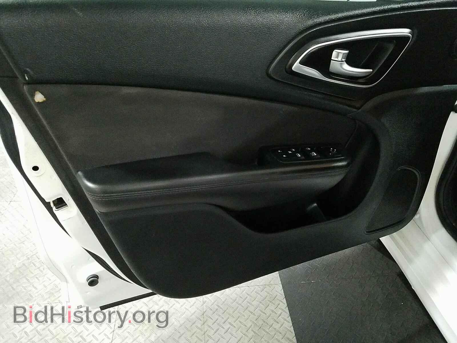 2016 Chrysler 200 - VIN: 1C3CCCAB6GN124250 - Фото 9