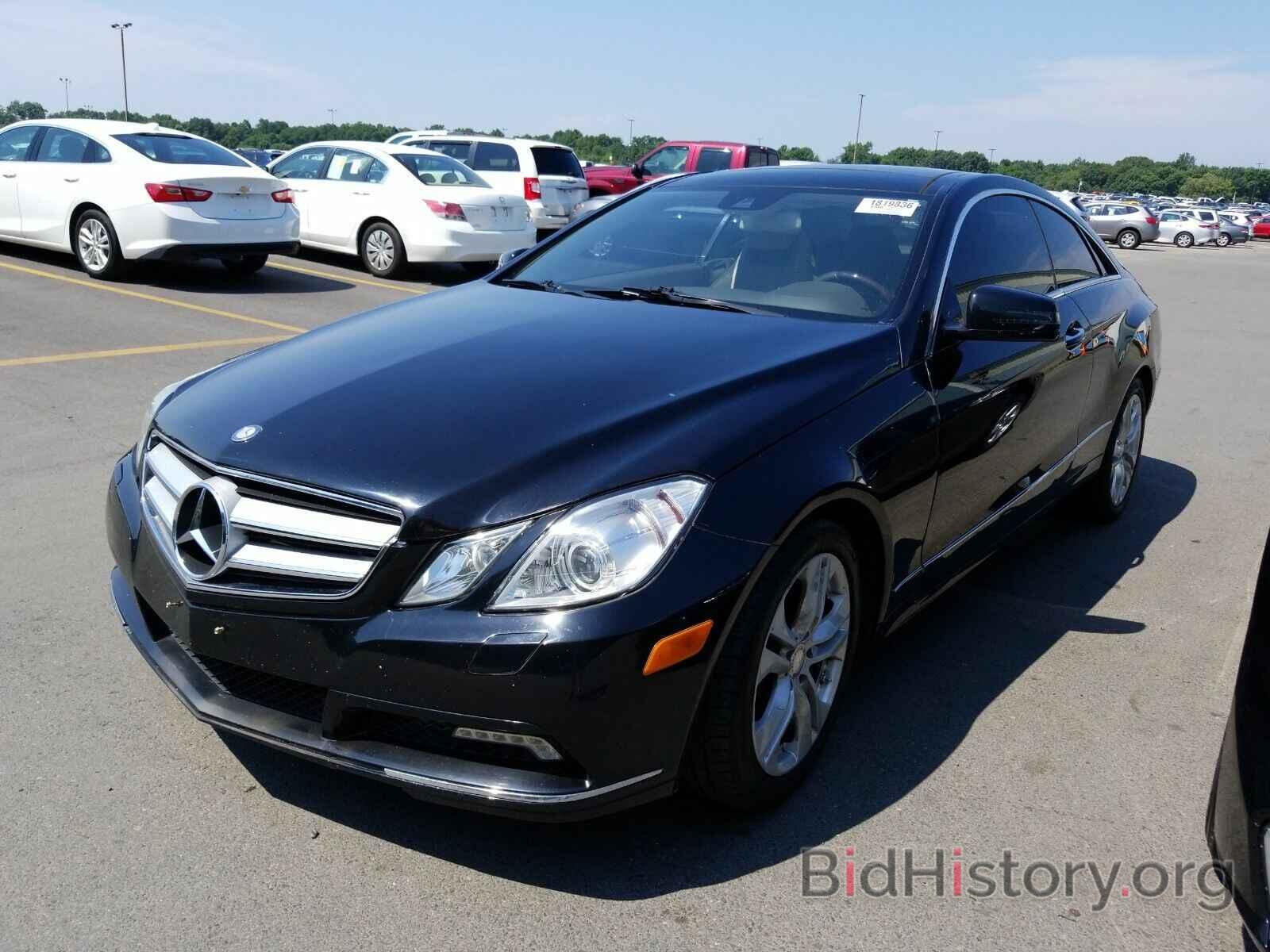 Photo WDDKJ5GB6BF066679 - Mercedes-Benz E-Class 2011