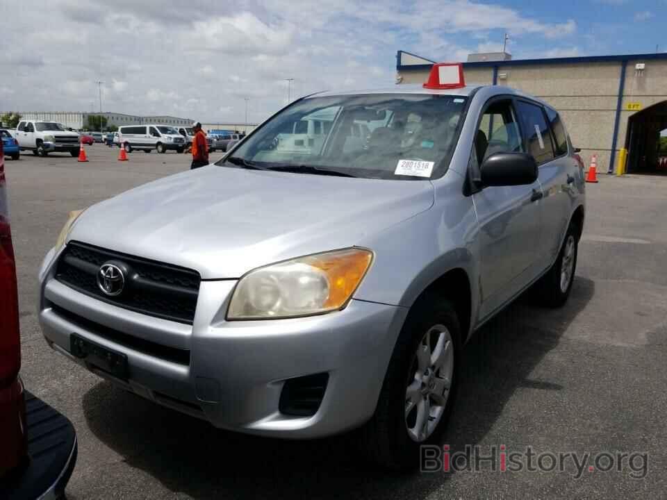 Photo JTMBF4DV2AD024170 - Toyota RAV4 2010