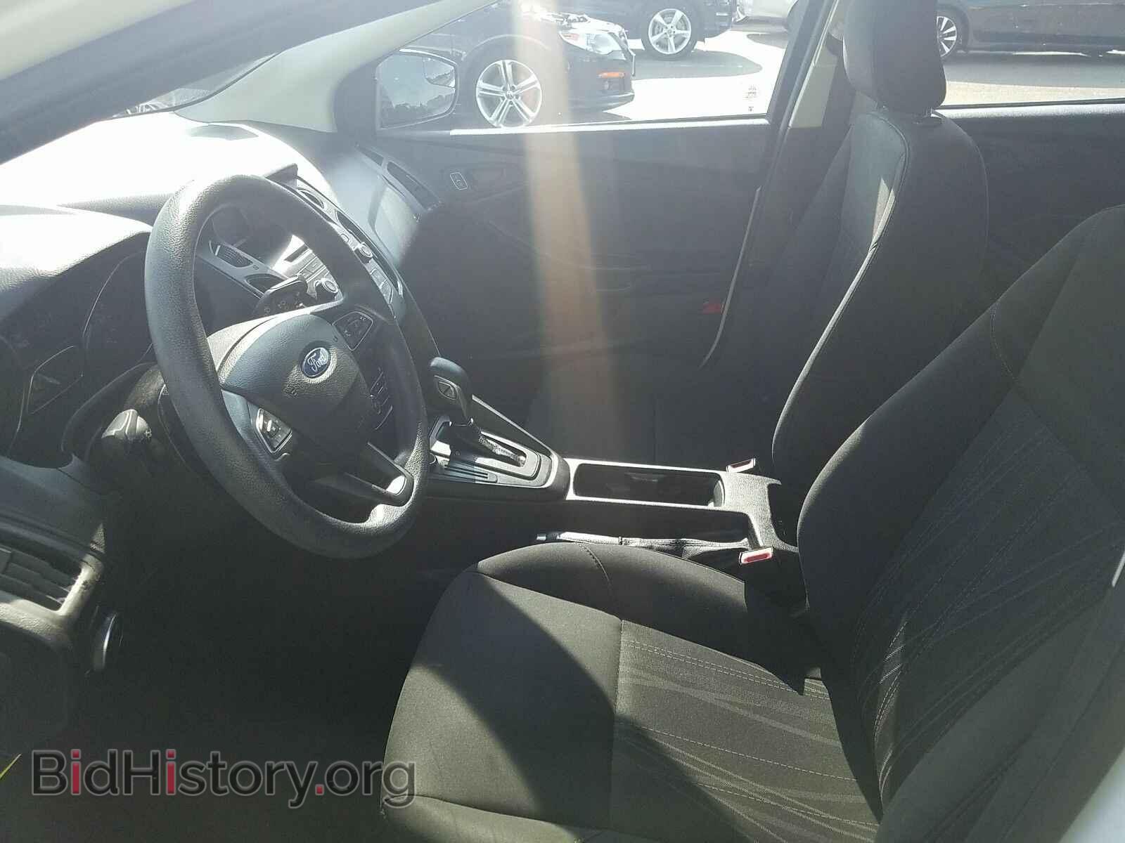 2016 Ford Focus - VIN: 1FADP3E2XGL220897 - Фото 3
