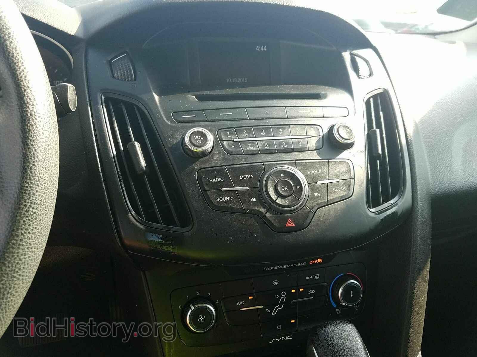 2016 Ford Focus - VIN: 1FADP3E2XGL220897 - Фото 4
