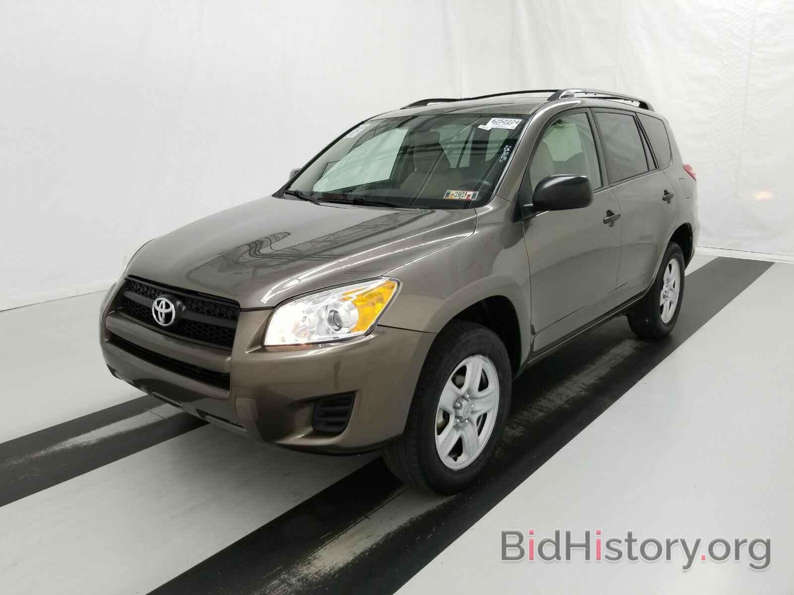 Photo JTMBF4DV1AD037492 - Toyota RAV4 2010