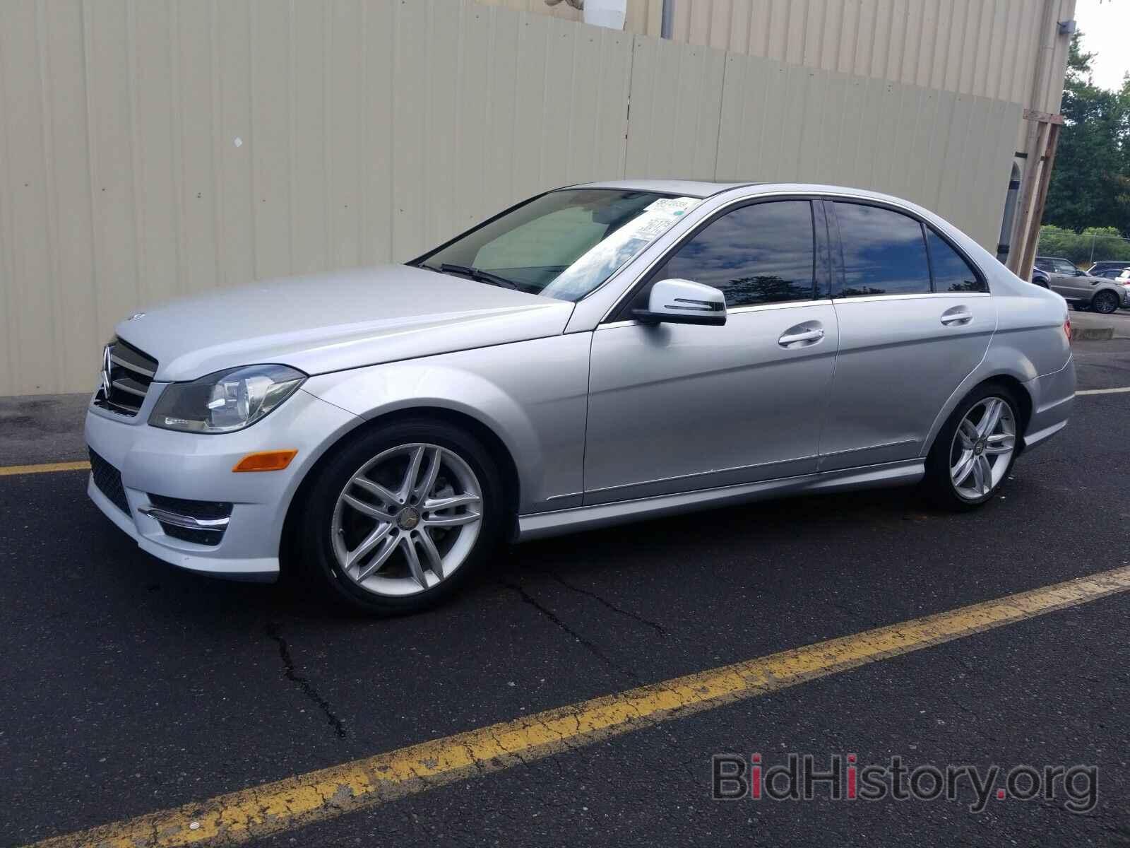 Photo WDDGF4HB2EG224711 - Mercedes-Benz C-Class 2014