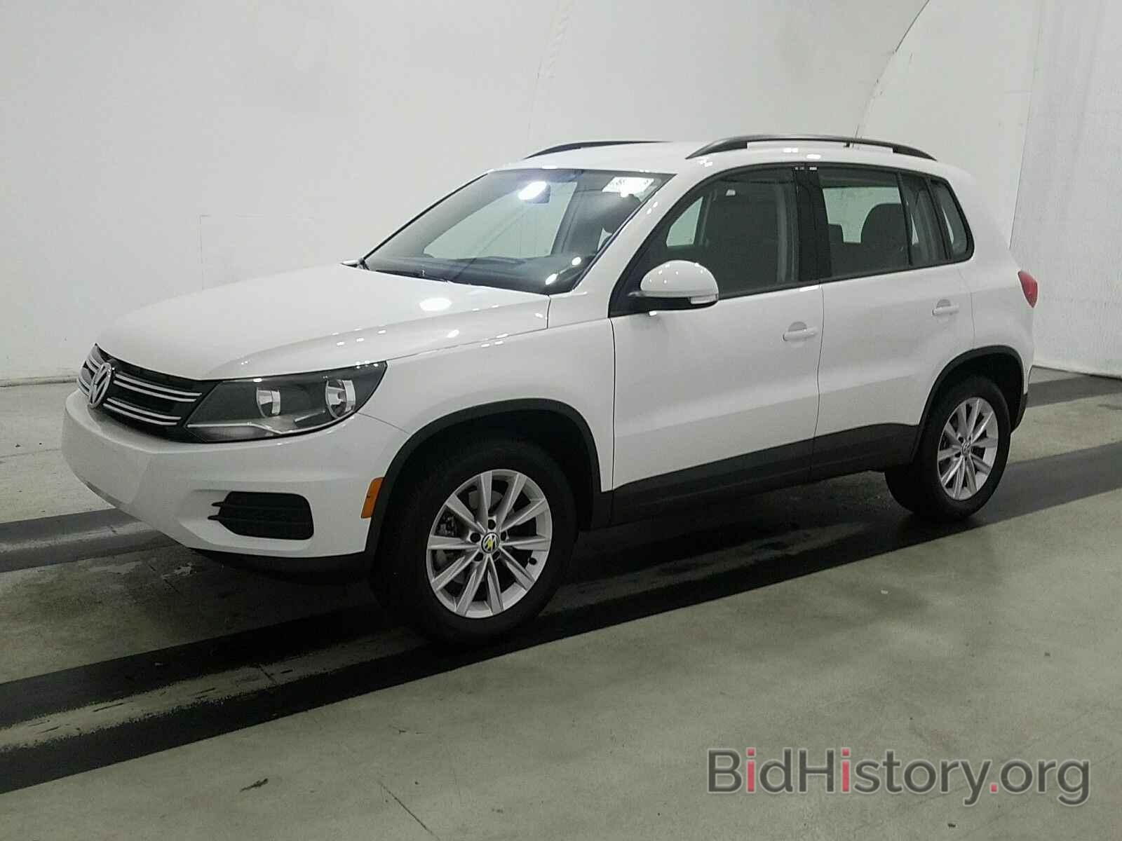 Photo WVGBV7AX0HK054635 - Volkswagen Tiguan Limited 2017