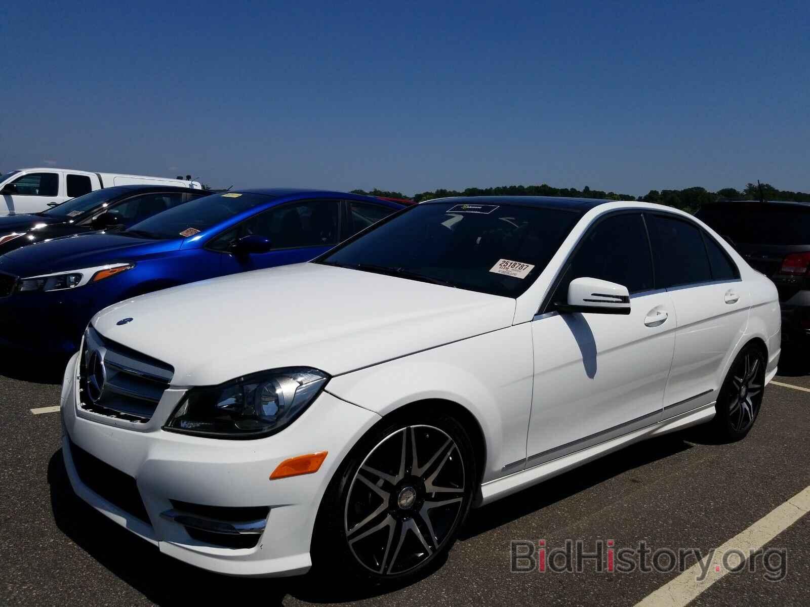 Photo WDDGF4HB4DR267904 - Mercedes-Benz C-Class 2013